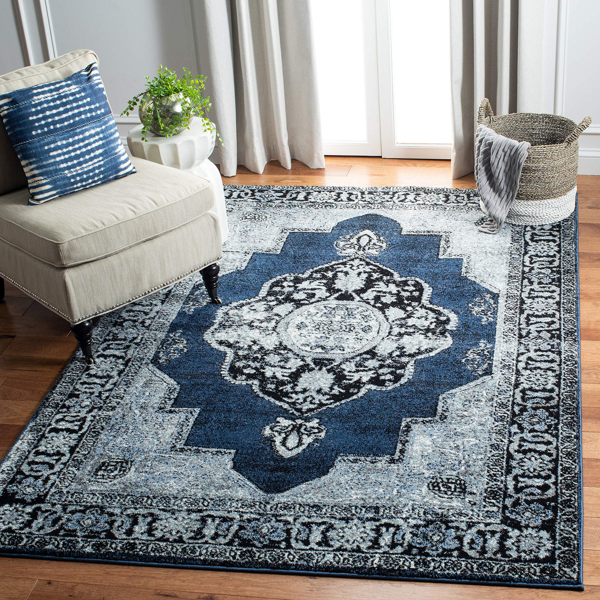 SAFAVIEH Vintage Hamadan Collection Area Rug - 10'6" x 14', Red & Multi, Oriental Traditional Persian Design, Non-Shedding & Easy Care, Ideal for High Traffic Areas in Living Room, Bedroom (VTH219A)